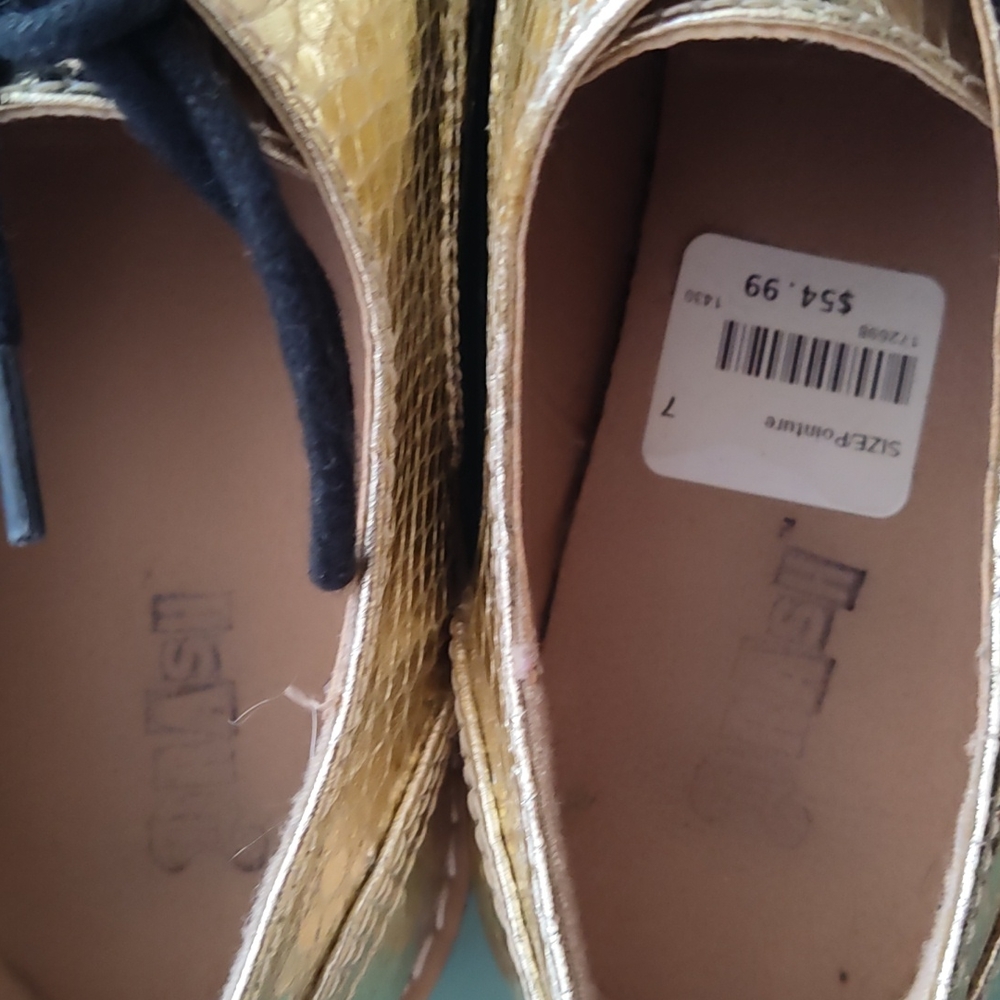 Shoes - Picture 4 of 4